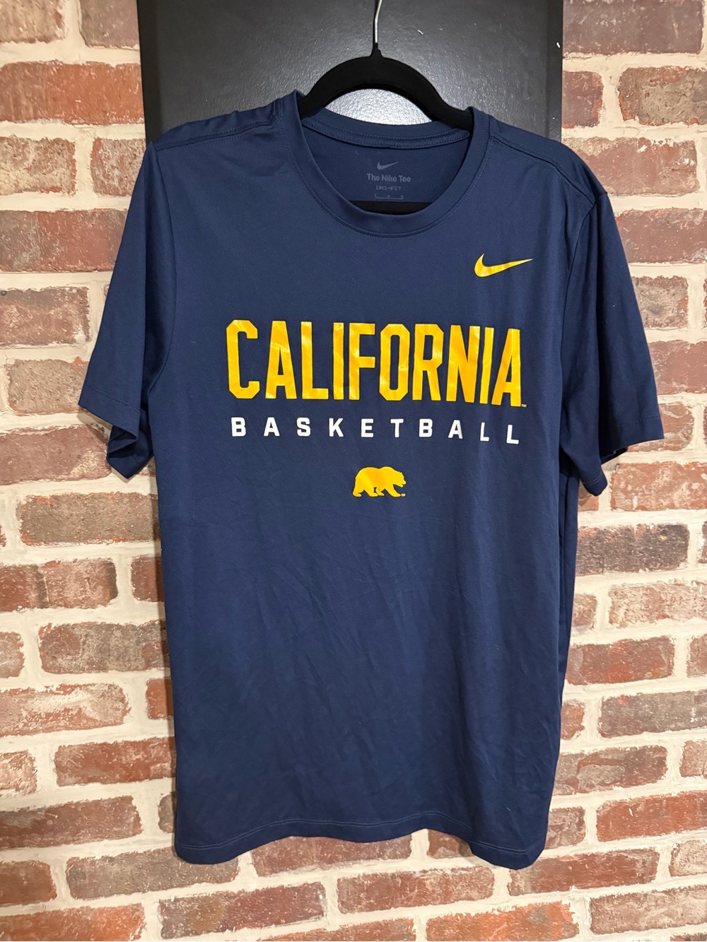 Nike Navy Short-Sleeve 'California Basketball' Tee with Yellow Graphics